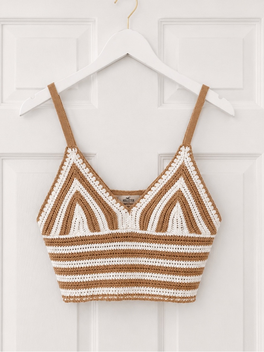 Hollister White and Tan Crocheted V-Neck Cami crop top small
